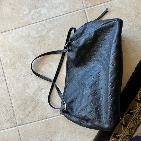 Black Louis Vuitton handbag - Picture 6 of 8